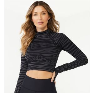SOPHIA VERGARA  top /thumb holes. SUPER CUTE Active wear